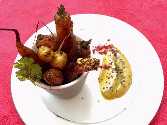 Dabador - Restaurant Nur - Mini Carrot Planter - Dabador