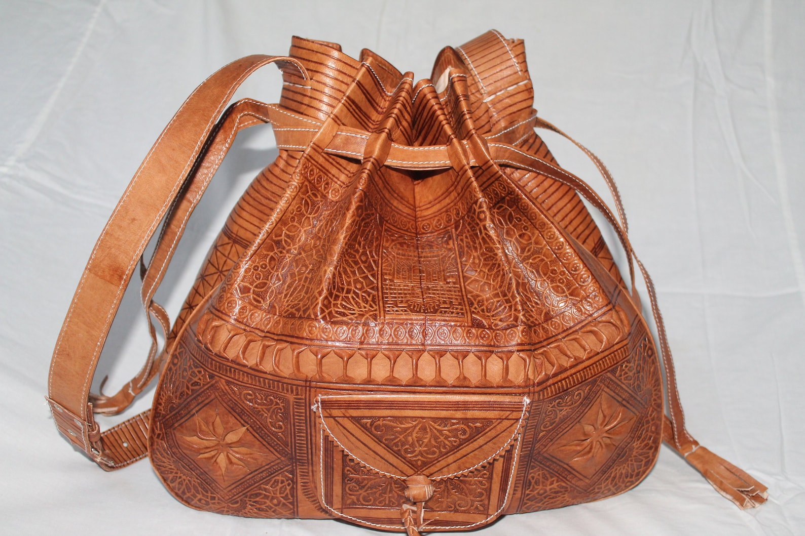 Dabador - decart - Boho Chic: Handmade Moroccan Leather Shoulder Bag for the Free-Spirite